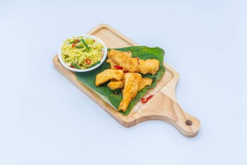 Fried Fish with Green Mango Sauce