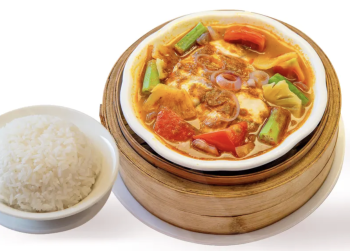ឈុតបាយត្រីចំហុយជាមួយទឹកជ្រលក់ជូរហឹរ