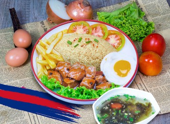 បាយឆាឡុកឡាក់សាច់គោ